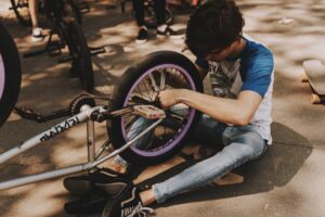 Mantenimiento para tu BMX Foto de serjan midili en Unsplash